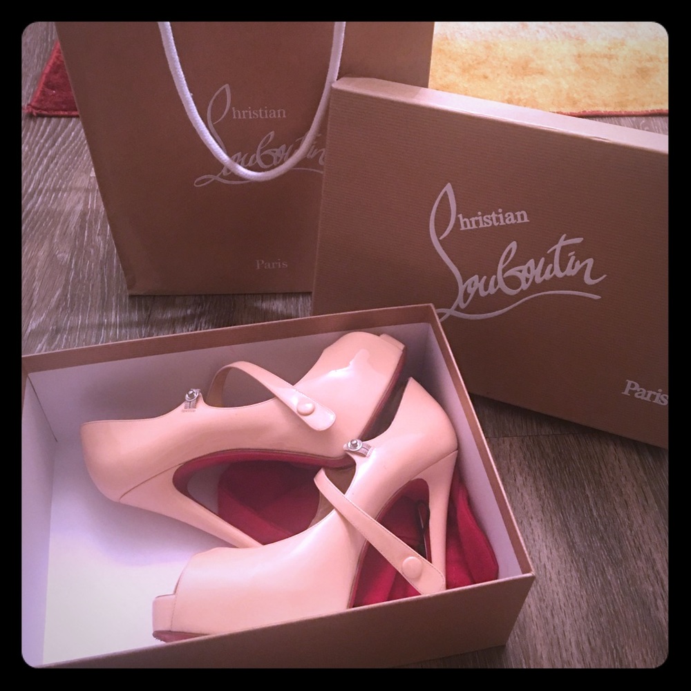 CHRISTIAN LOUBOUTIN 👠